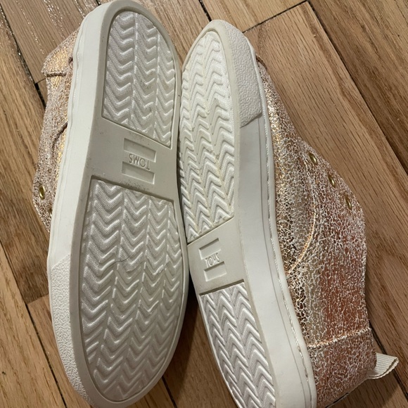 Girls Tom’s worn once - Picture 2 of 3